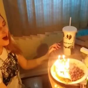 Meet your Posher, Kelia